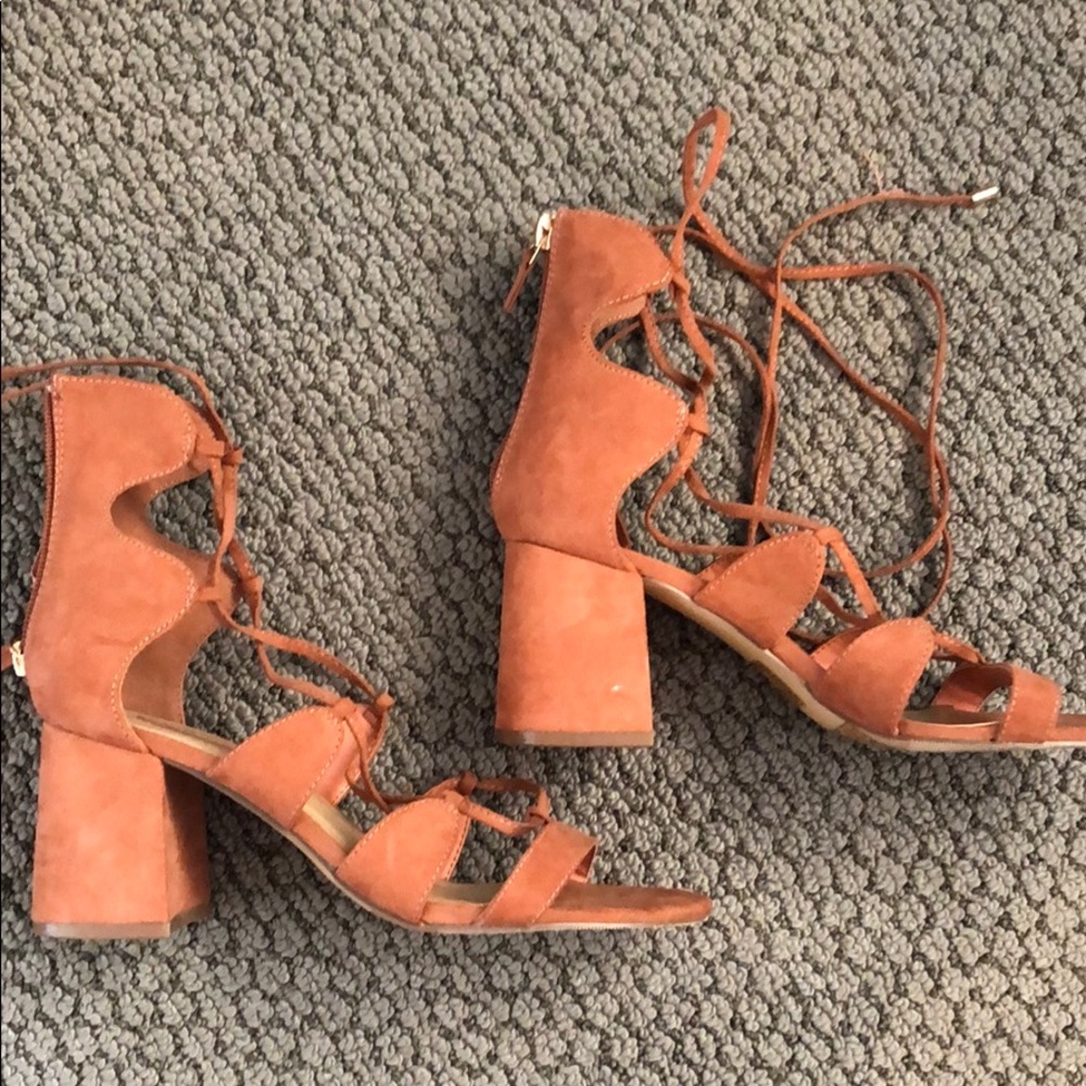 Tie up heels